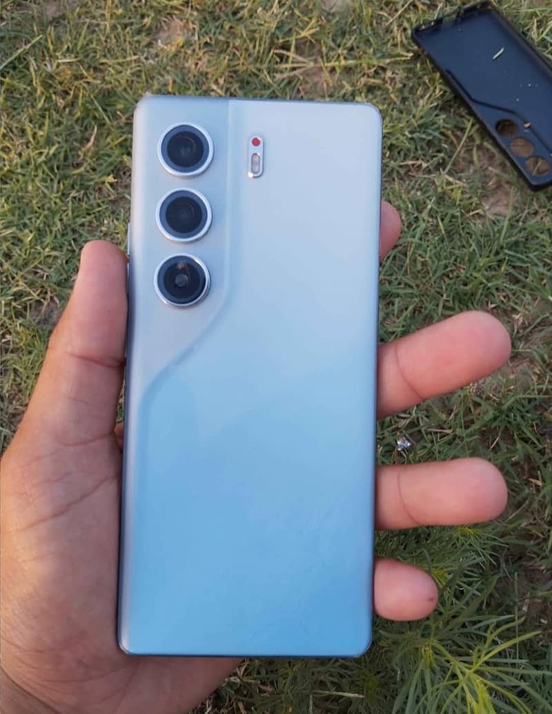 Tecno CAMON 40 Pro 1