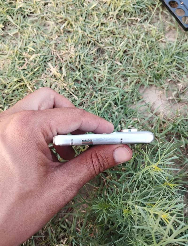 Tecno CAMON 40 Pro 4