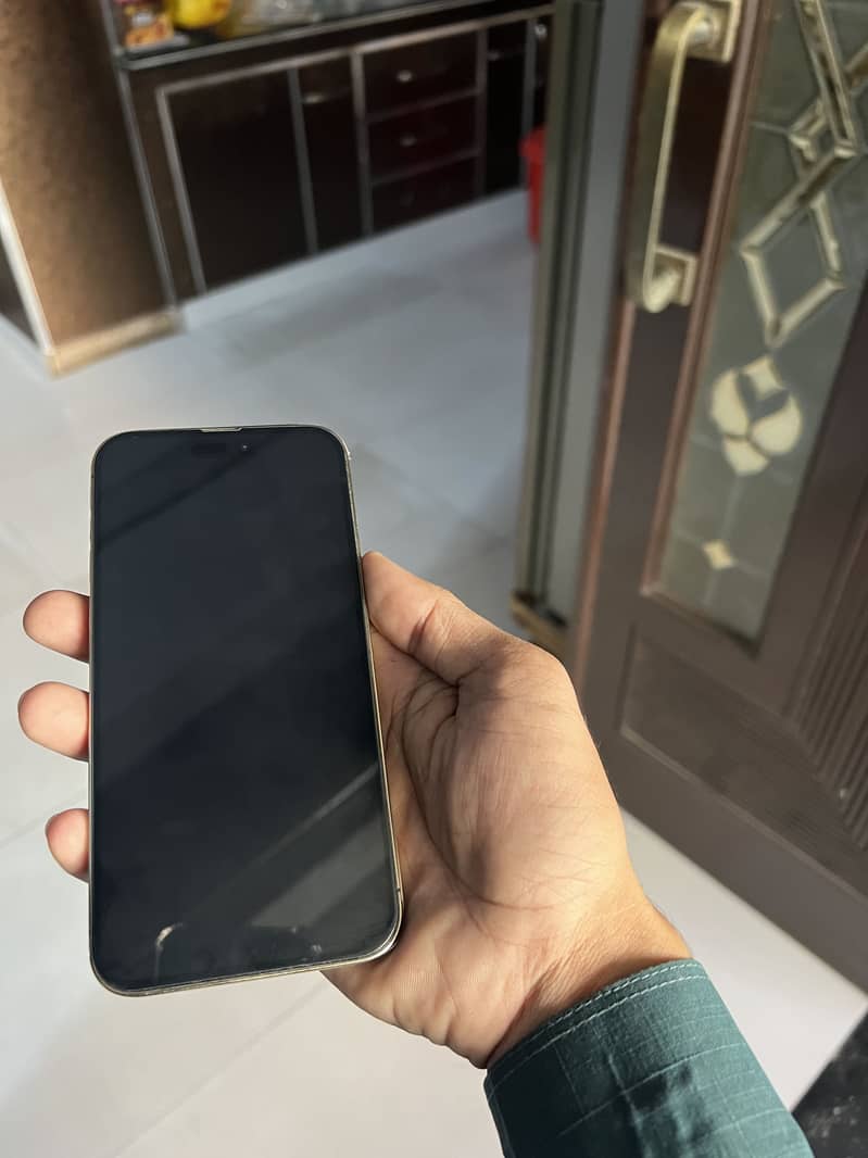 Apple iPhone 14 Pro Max 4