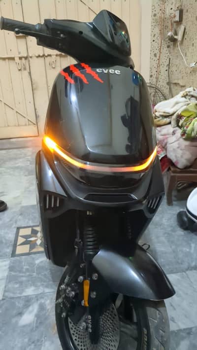 Evee s1 scooty