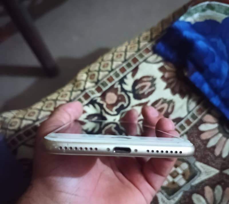 Apple iPhone 7 Plus 4