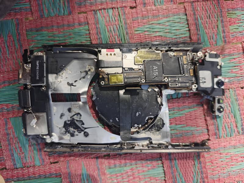 Apple iPhone 13 Pro 0