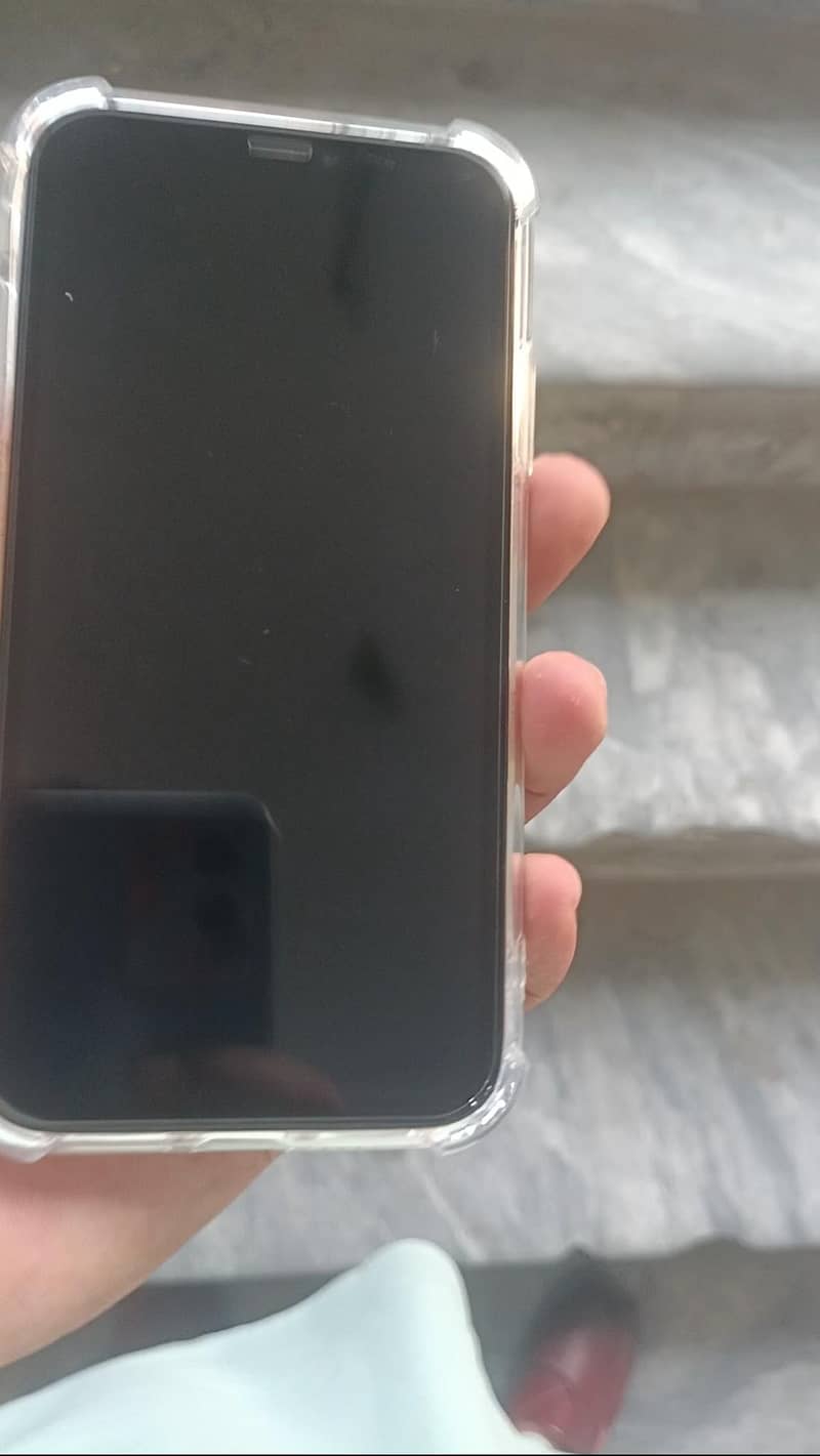 Apple iPhone 11 4