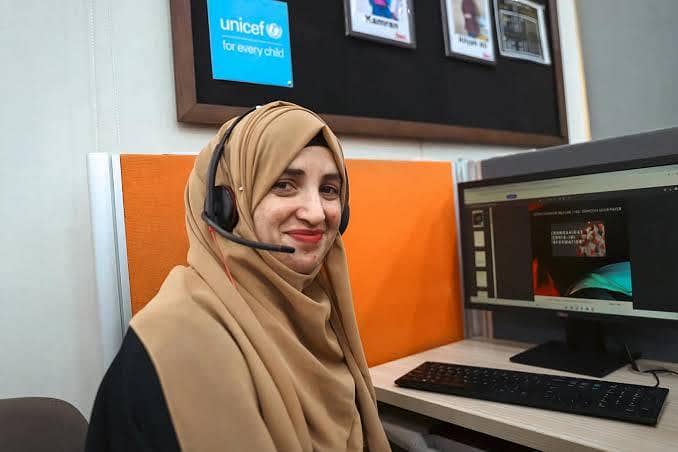 Female Call Operator 0