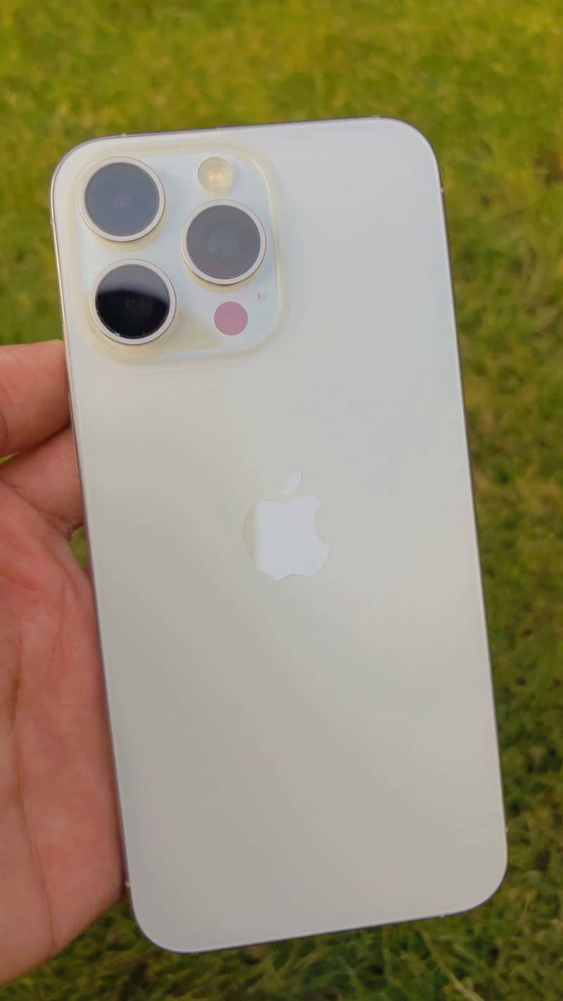 Apple iPhone 15 Pro Max 0