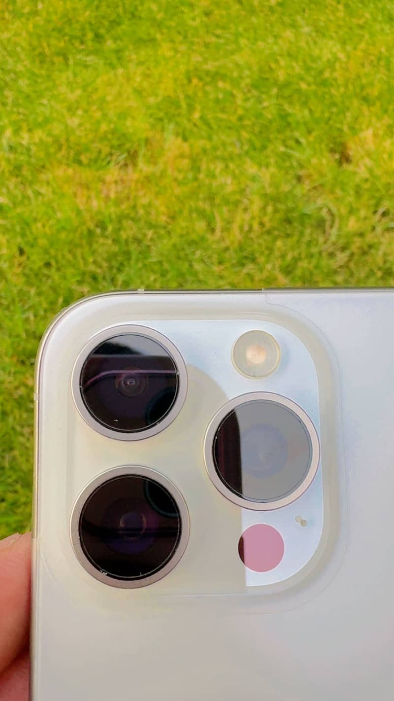 Apple iPhone 15 Pro Max 1