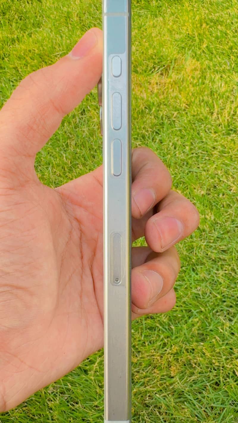 Apple iPhone 15 Pro Max 2