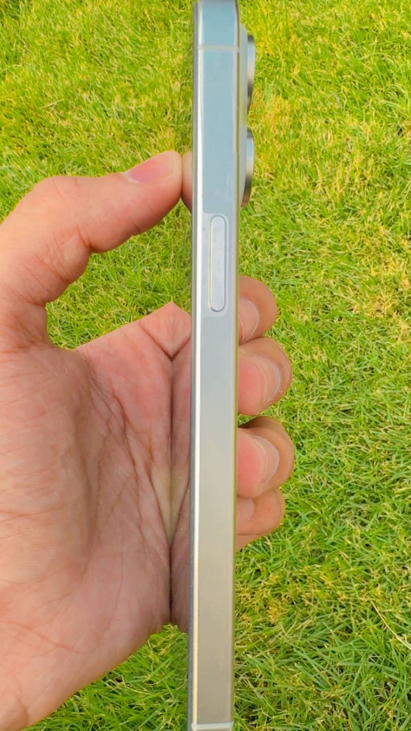 Apple iPhone 15 Pro Max 3