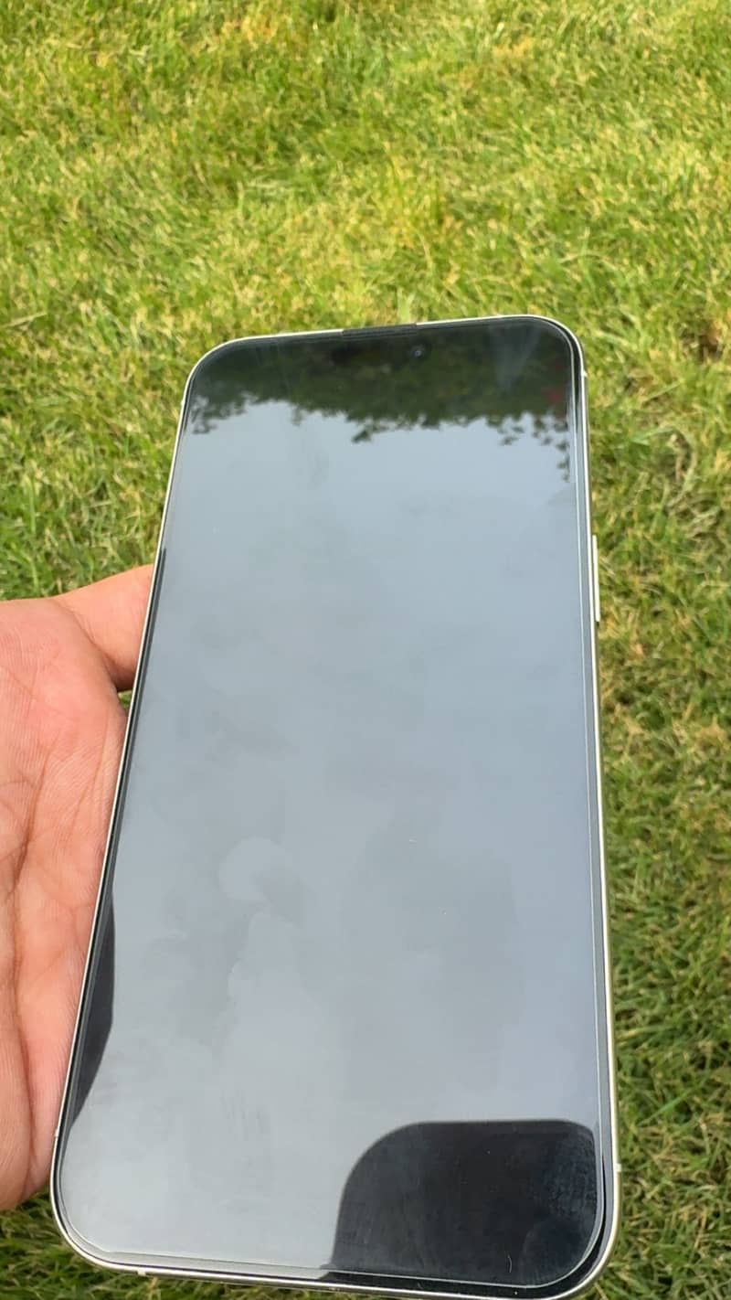 Apple iPhone 15 Pro Max 6