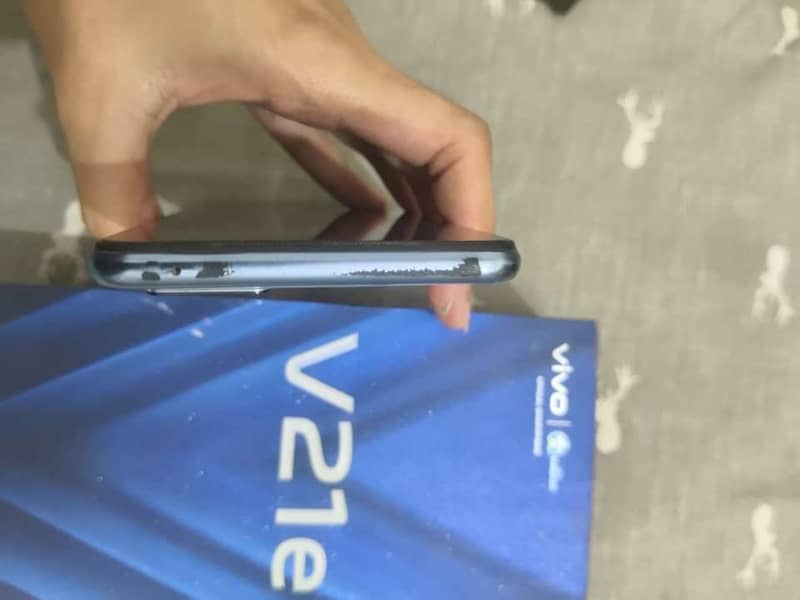 Vivo V21e 4