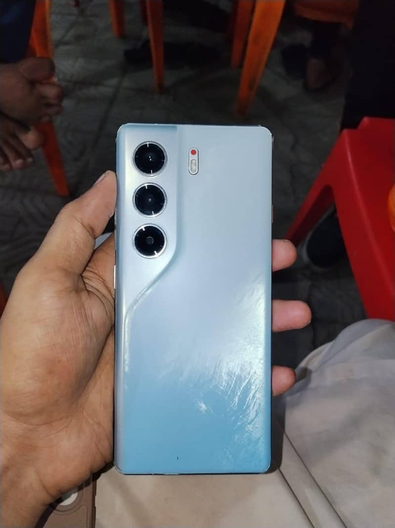 Tecno CAMON 40 Pro 1