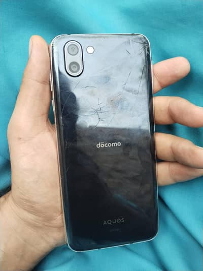 Aquos R2