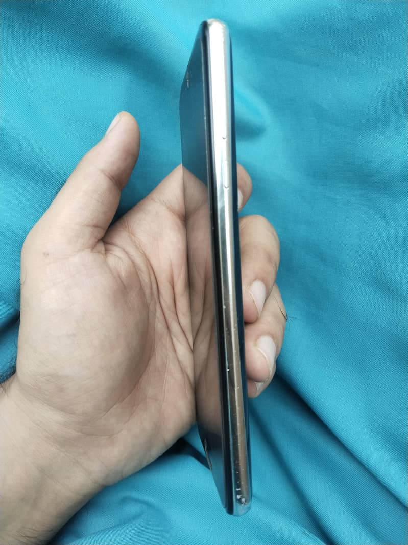 Aquos R2 3
