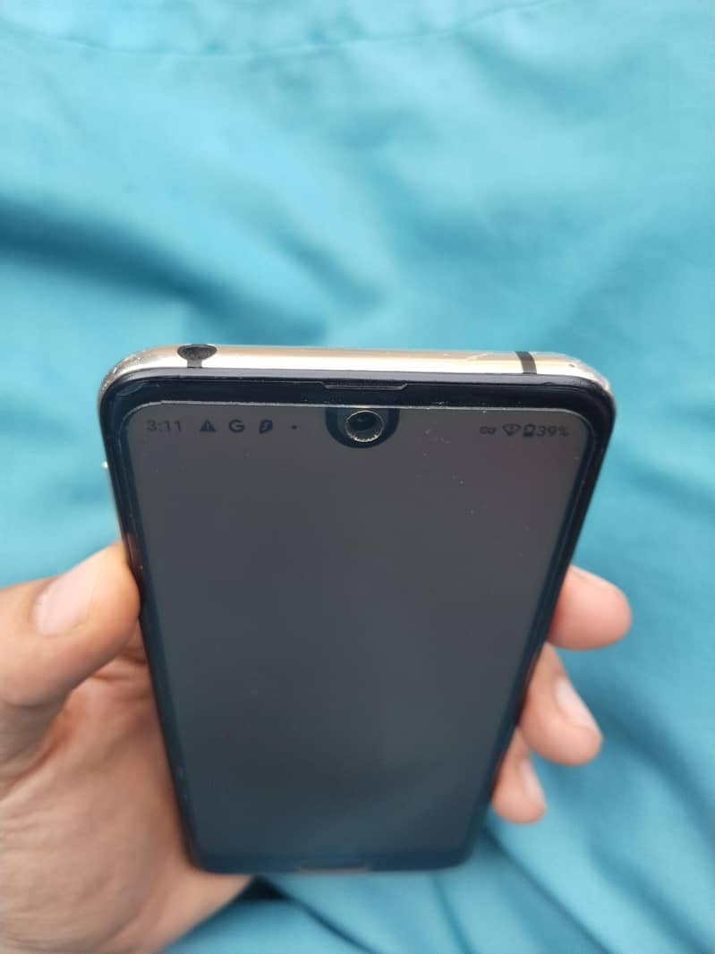 Aquos R2 4