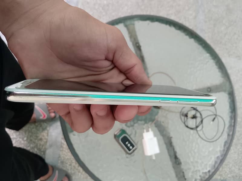 Sharp Aquos R2 1