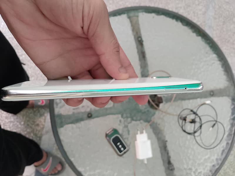 Sharp Aquos R2 2