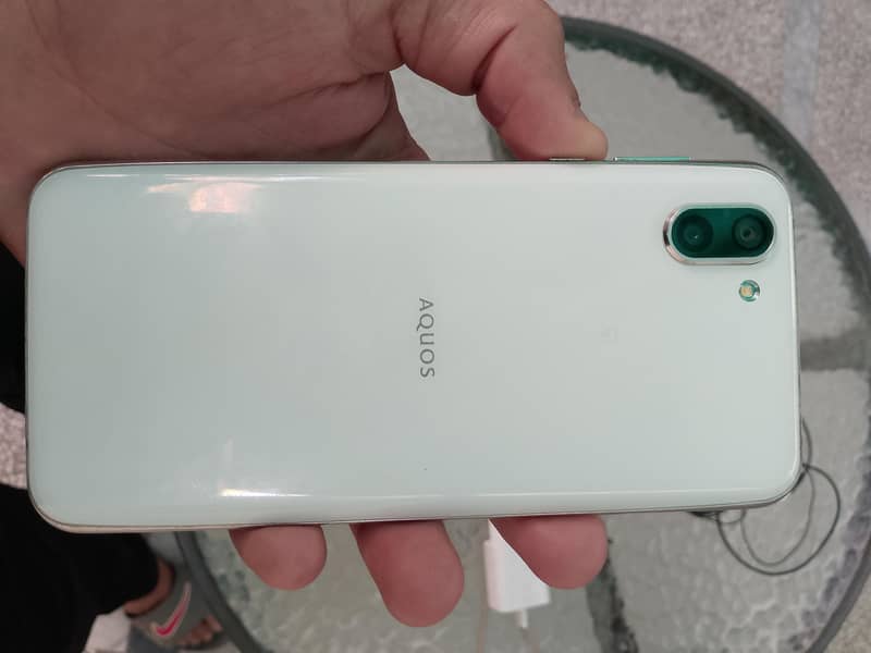 Sharp Aquos R2 3