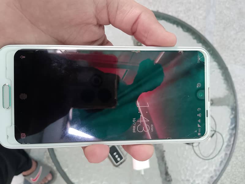 Sharp Aquos R2 4