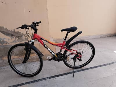 Imported GT Mountain Bike 26” | 11 Gears | V-Brakes | 9/10 Condition