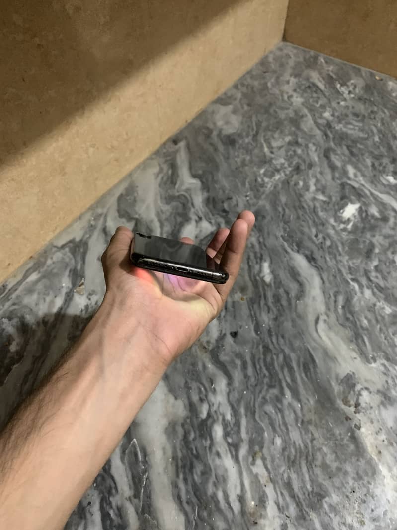 Apple iPhone XS 5