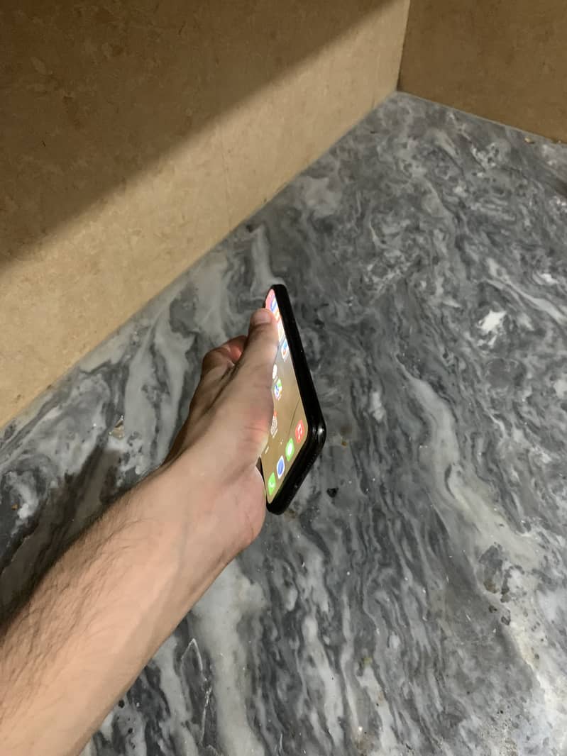 Apple iPhone XS 7