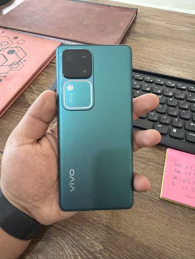 Vivo V30