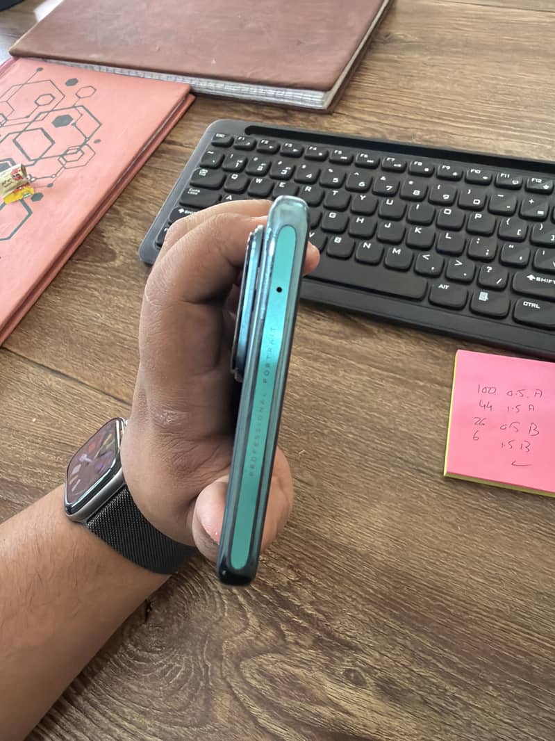 Vivo V30 3