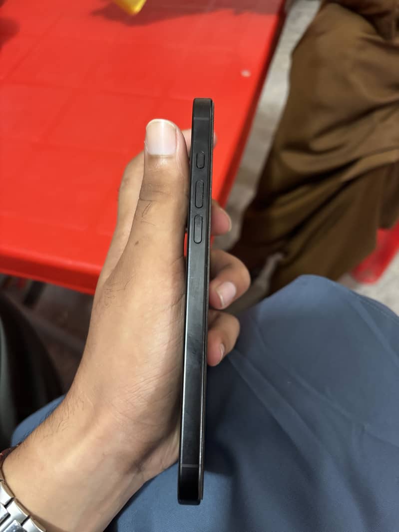 Apple iPhone 16 Pro Max 1