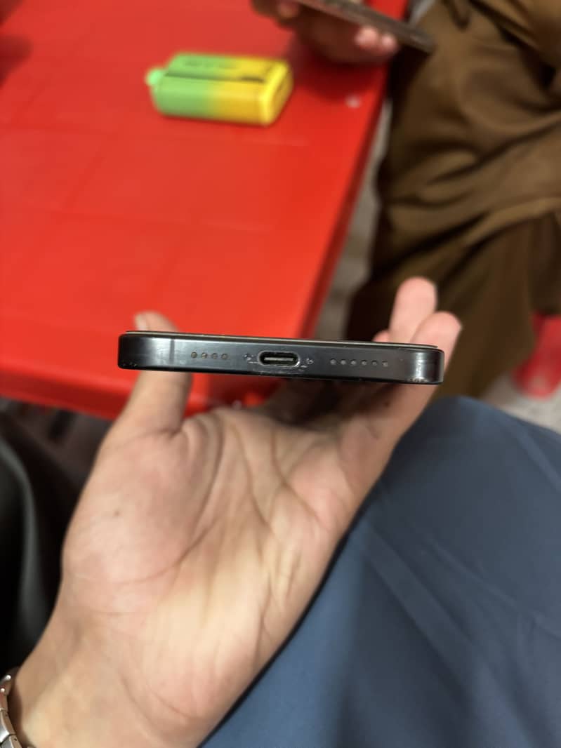 Apple iPhone 16 Pro Max 6