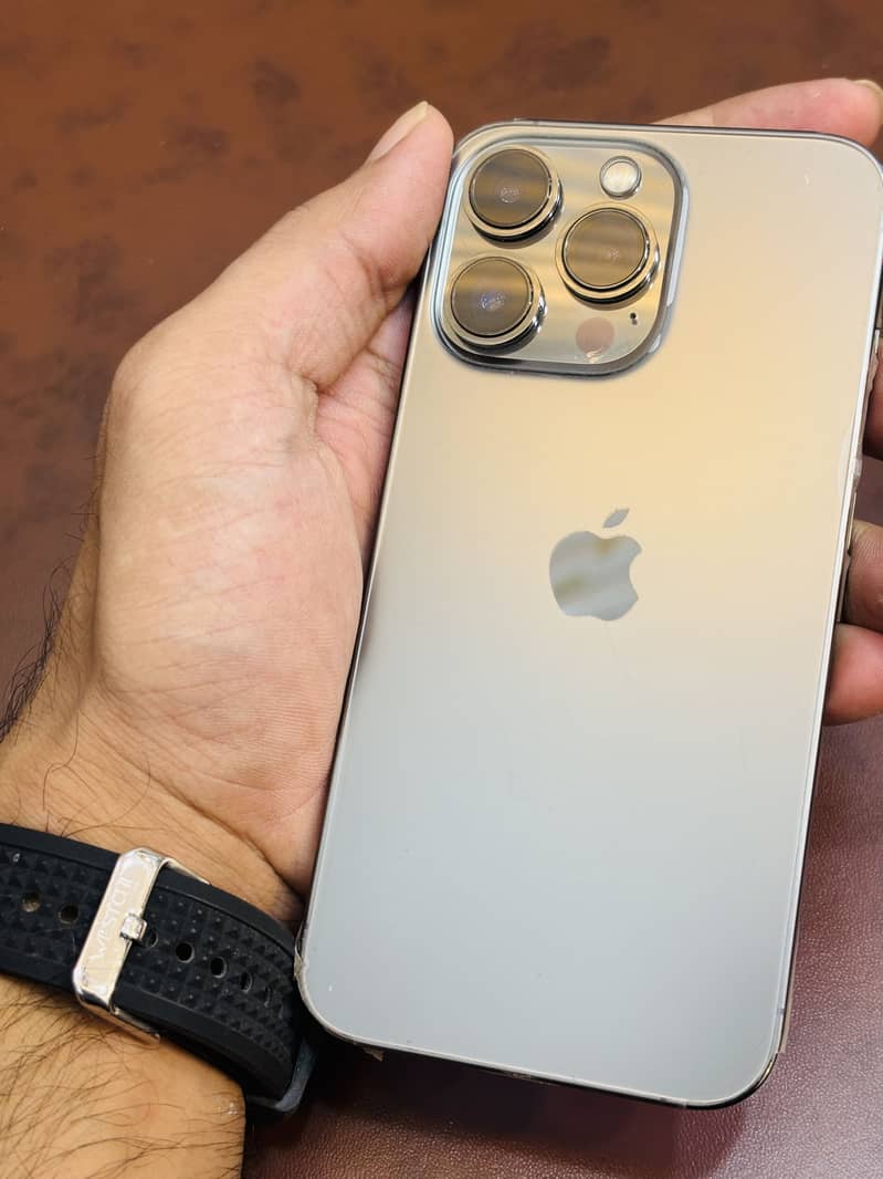 Apple iPhone 13 Pro 0