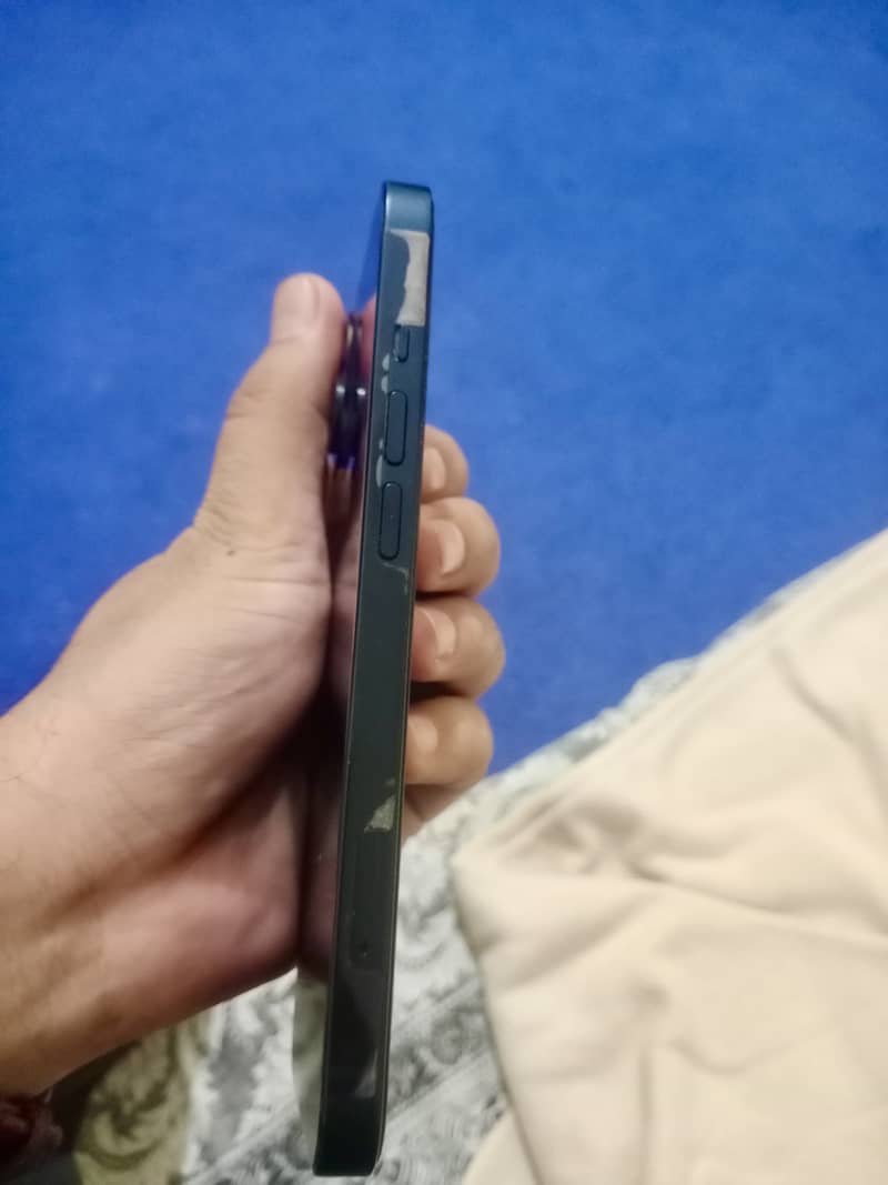 Apple iPhone 13 2
