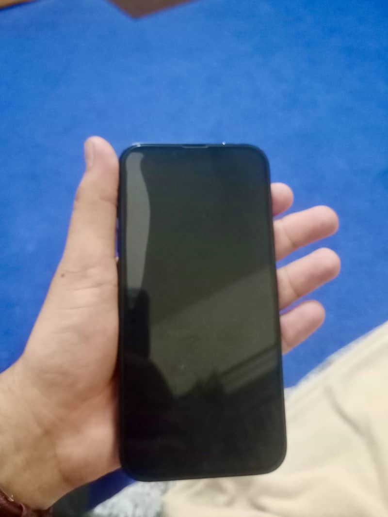 Apple iPhone 13 4