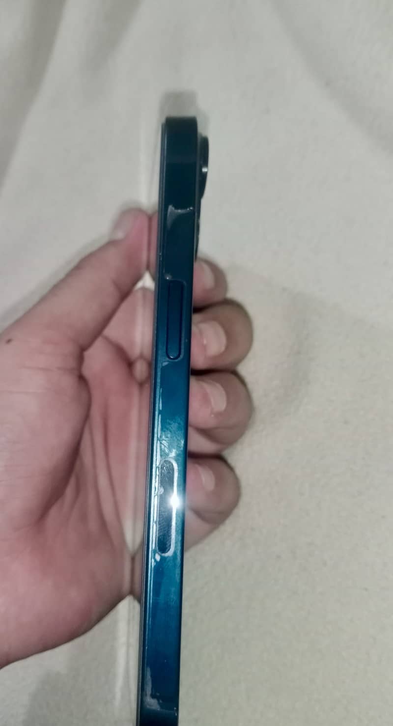Apple iPhone 13 5