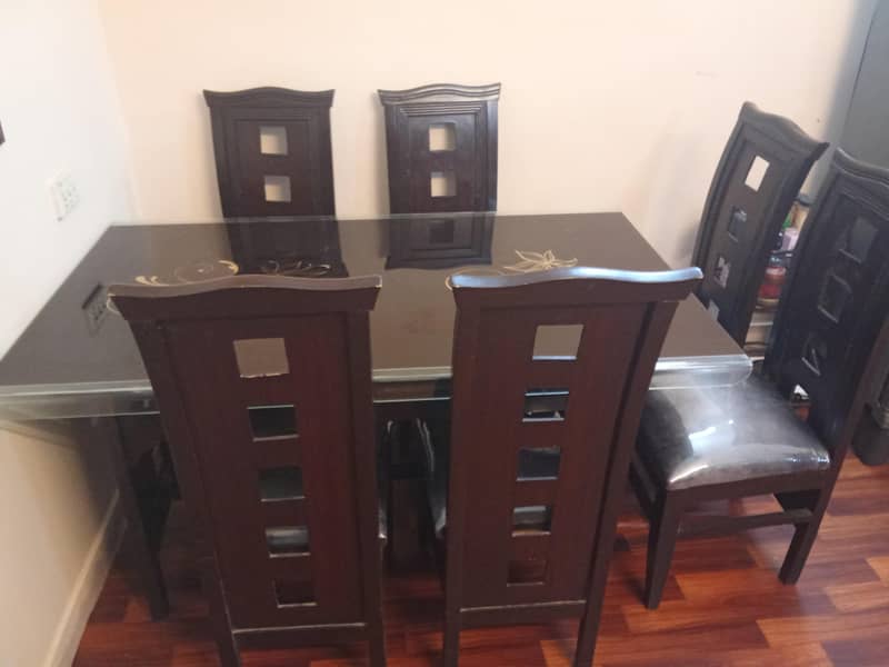 6 seated Dinning Table 3