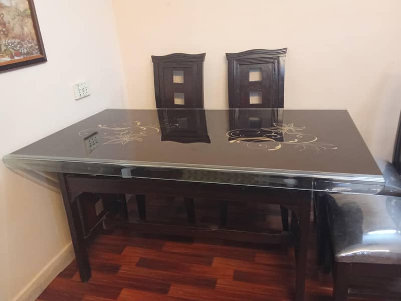 6 seated Dinning Table 4
