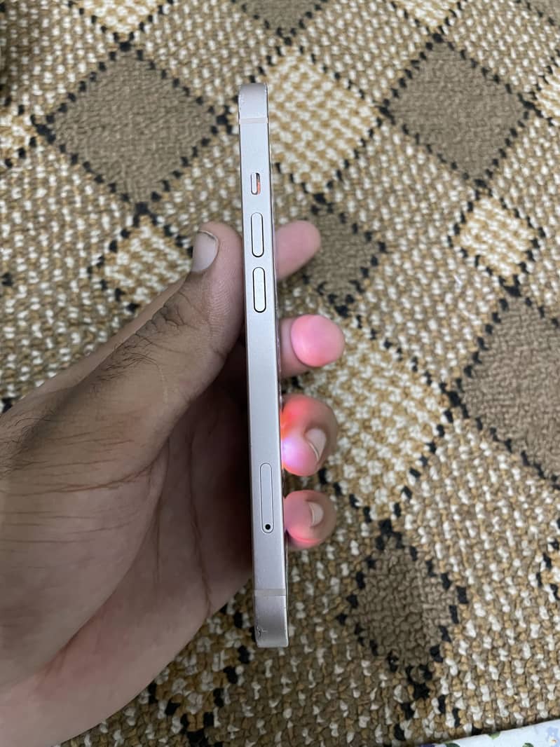 iPhone 13 4