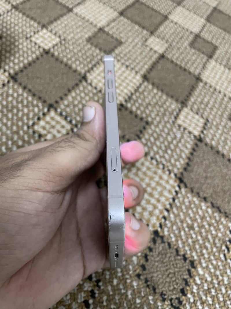 iPhone 13 6