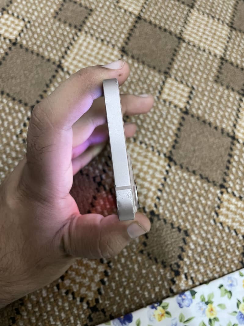iPhone 13 8