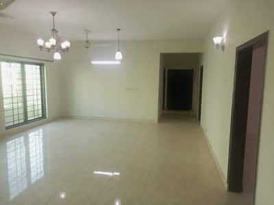 10 MARLA 3 BEDROOMS APARTMENT AVAILABLE FOR RENT