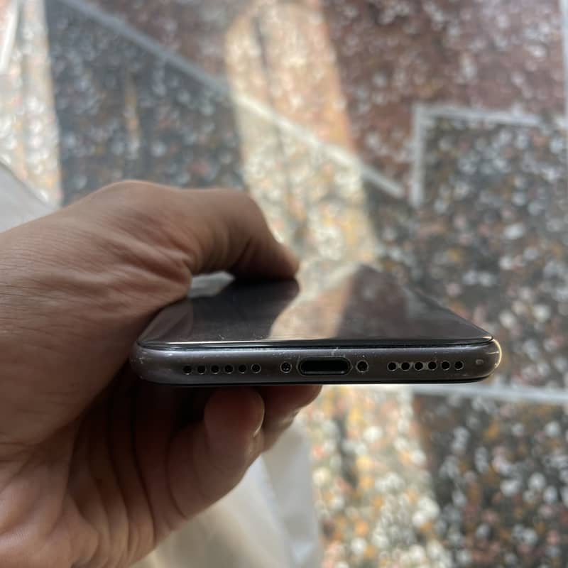Apple iPhone 8 0