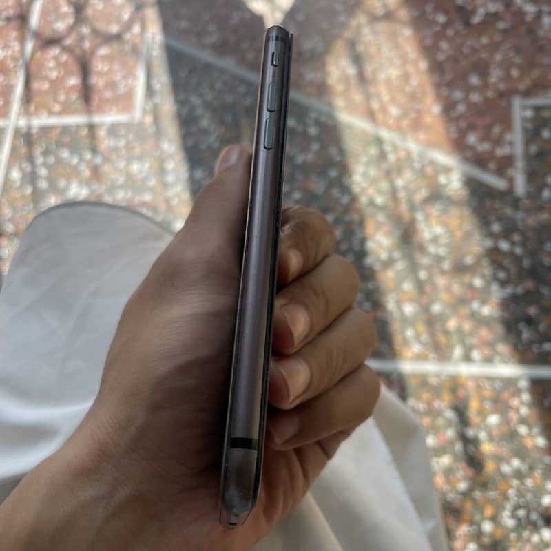 Apple iPhone 8 1