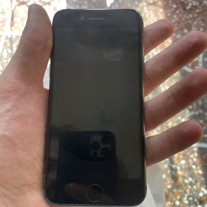 Apple iPhone 8 4