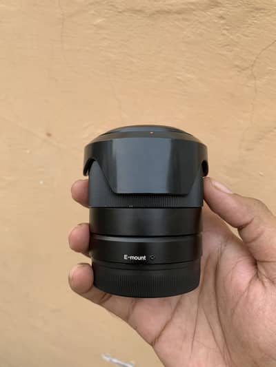 Sony 28mm F2
