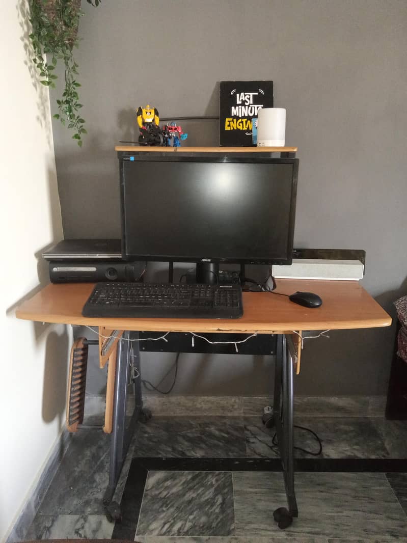 Computer Table for sale 0