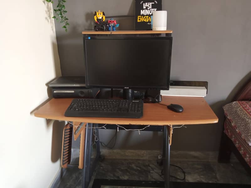 Computer Table for sale 1