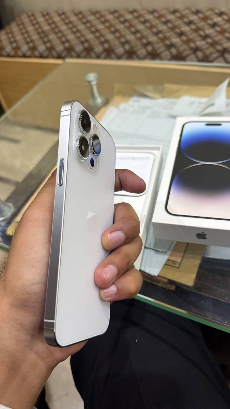 Apple iPhone 14 Pro Max 1