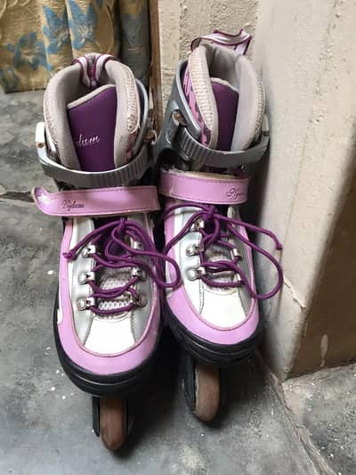 Skating shoes