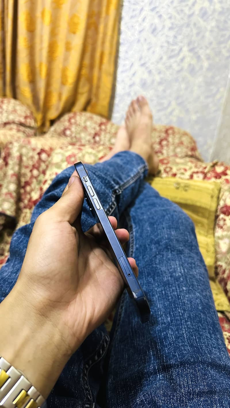 Apple iPhone 12 2