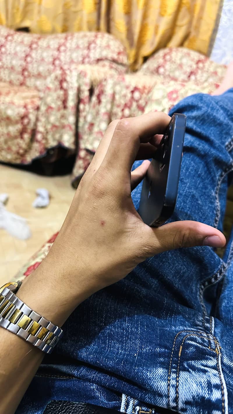 Apple iPhone 12 4