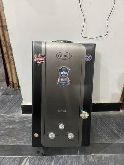 Canon instant gyzer for sale in new condition
